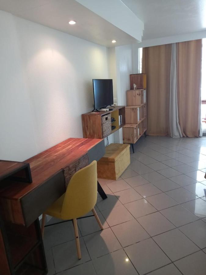Grand Studio De 41 M², Vue Mer Et Jardin Tropical. Le Gosier  Exterior photo