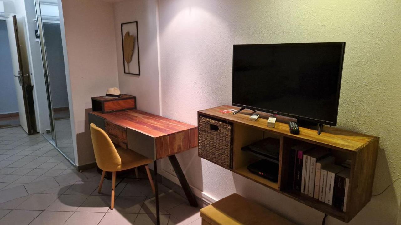 Grand Studio De 41 M², Vue Mer Et Jardin Tropical. Le Gosier  Exterior photo