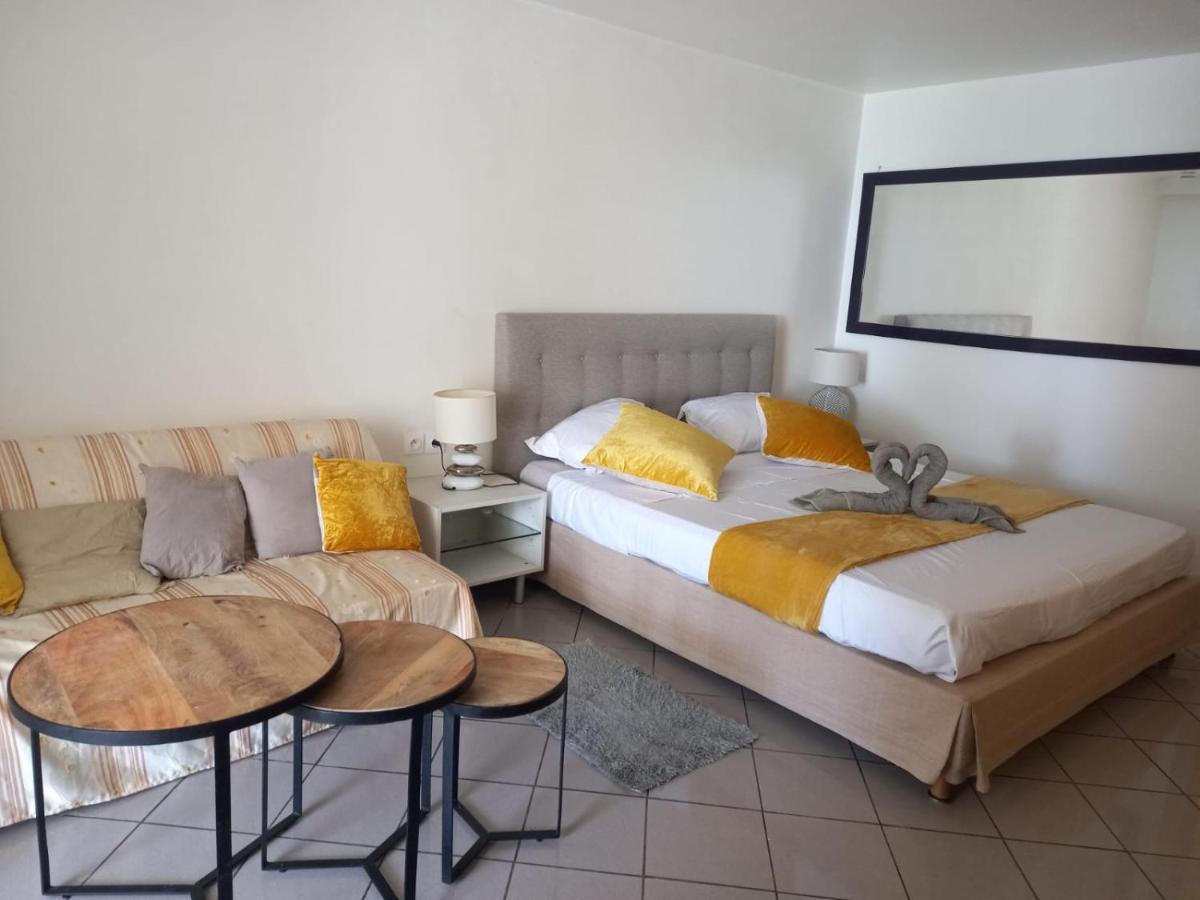 Grand Studio De 41 M², Vue Mer Et Jardin Tropical. Le Gosier  Exterior photo