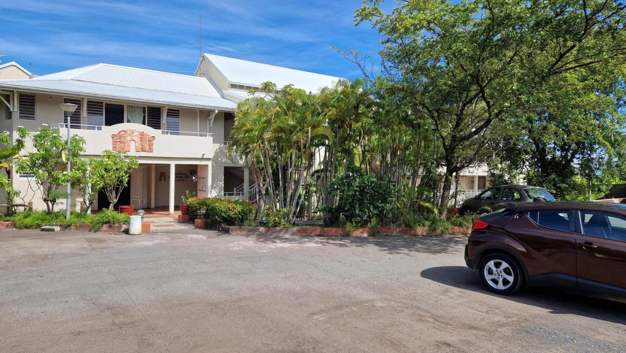 Grand Studio De 41 M², Vue Mer Et Jardin Tropical. Le Gosier  Exterior photo